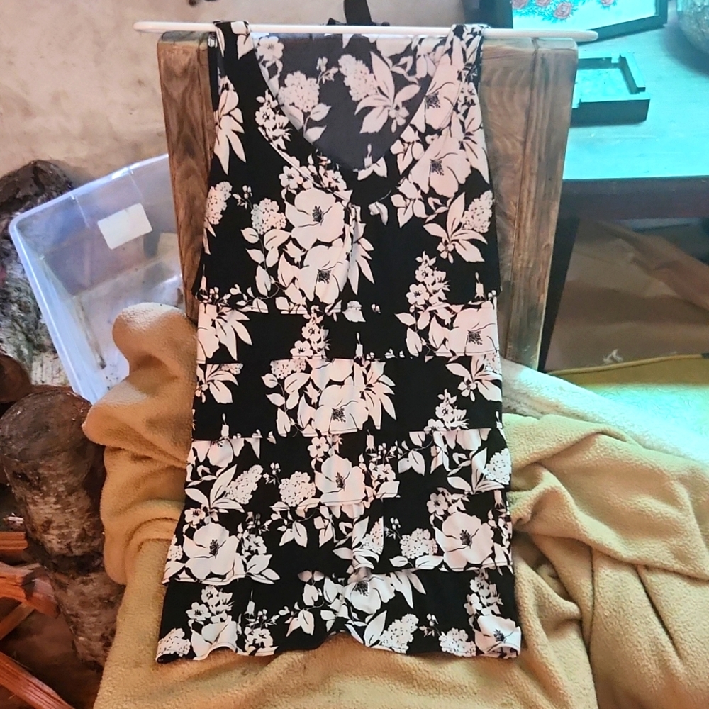 White house black market tank/ blouse